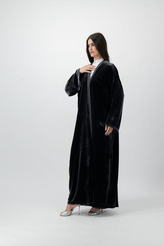Velvet bisht abaya in Grey by GREI
