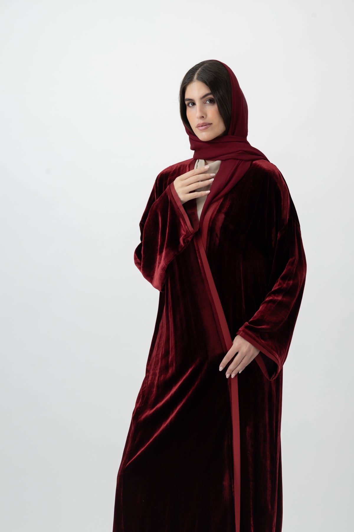 Velvet bisht abaya in Burgundy by GREI