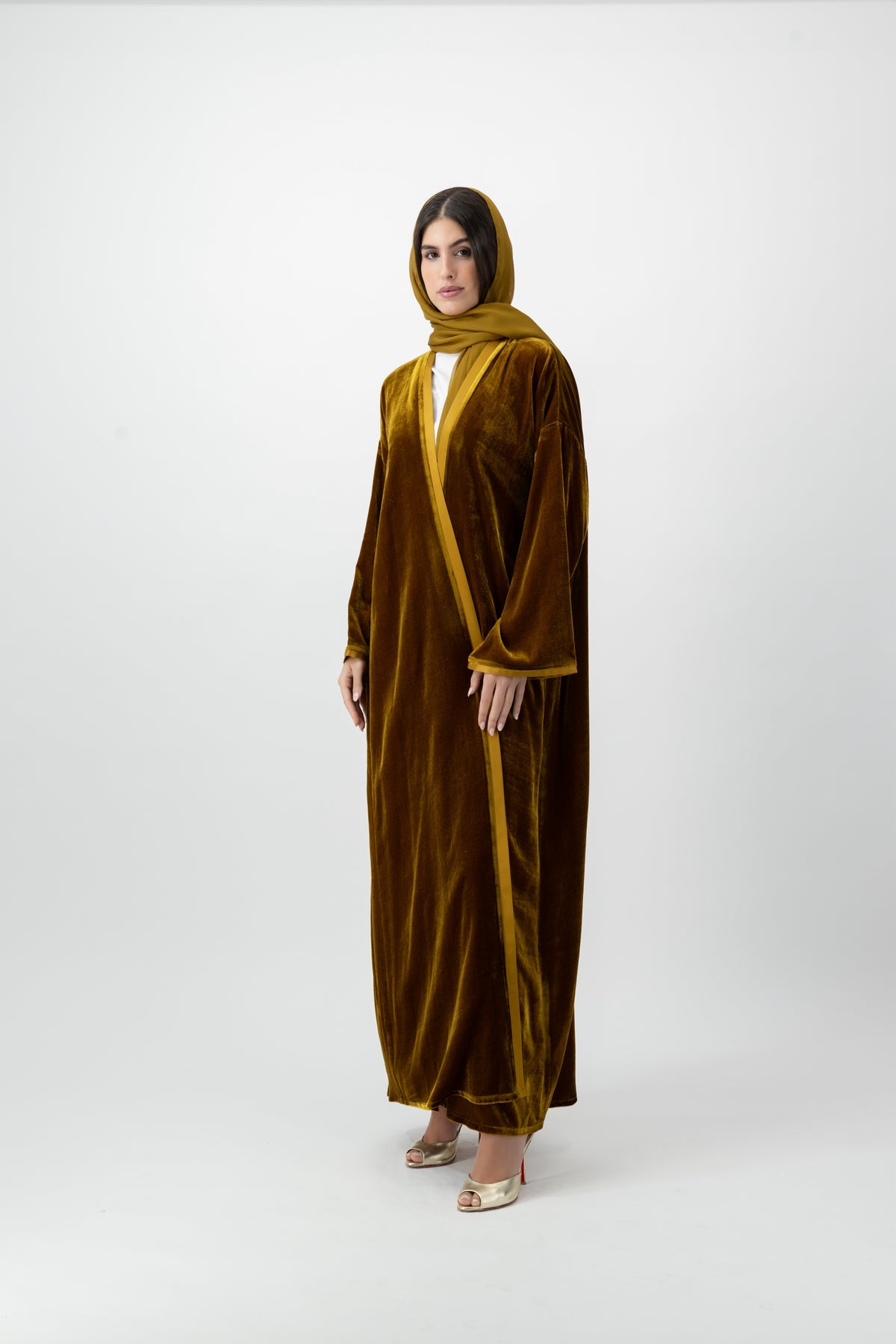 Velvet bisht abaya in Mustard by GREI