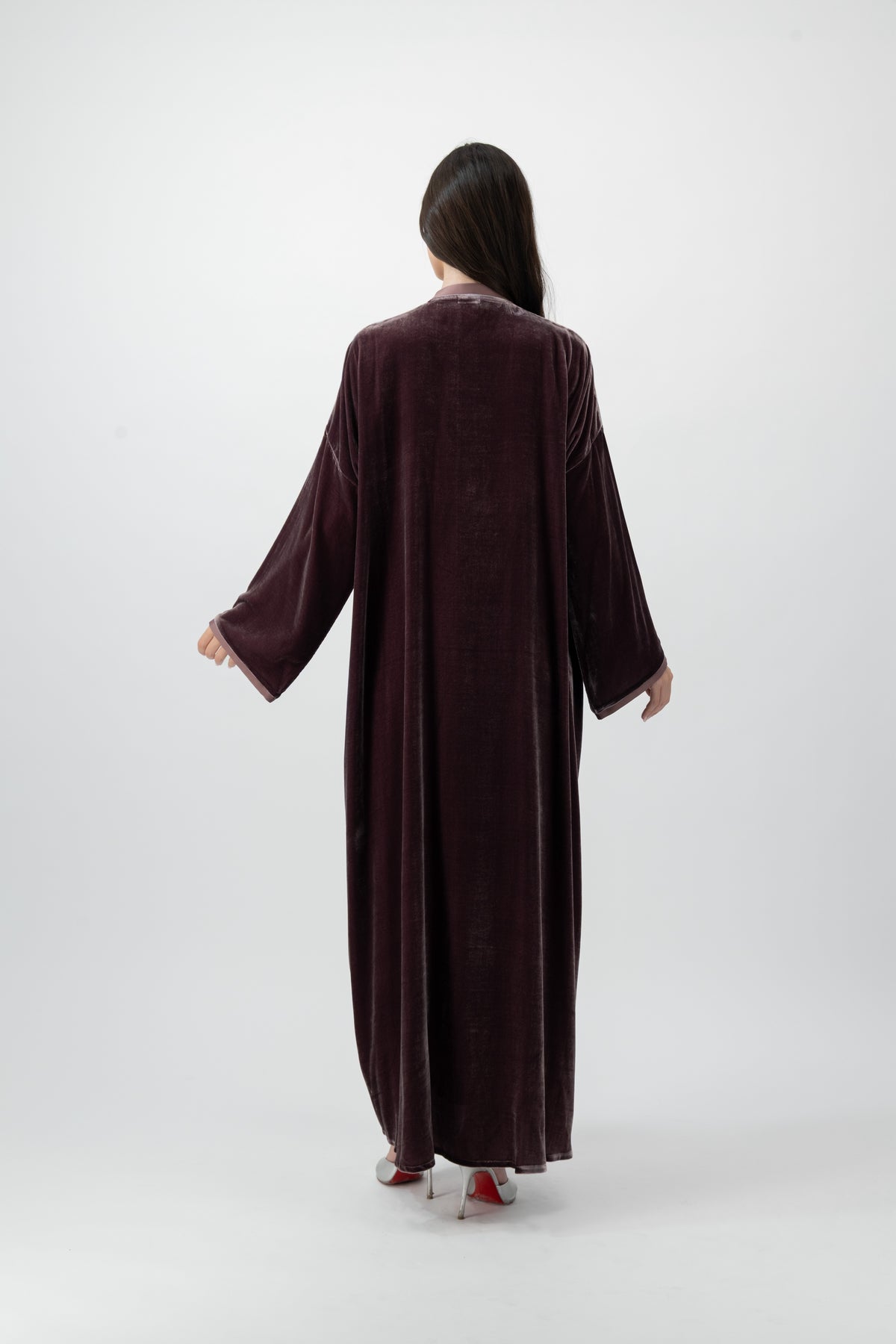 Velvet bisht abaya in Pink by GREI