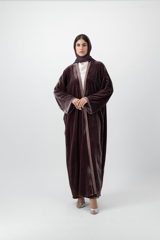 Velvet bisht abaya in Pink by GREI