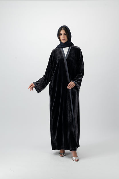 Velvet bisht abaya in Grey by GREI
