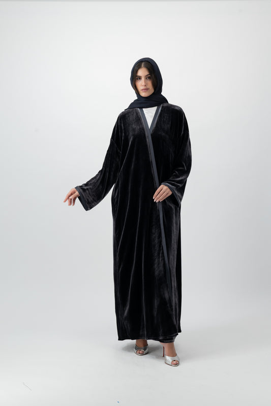 Velvet bisht abaya in Grey by GREI