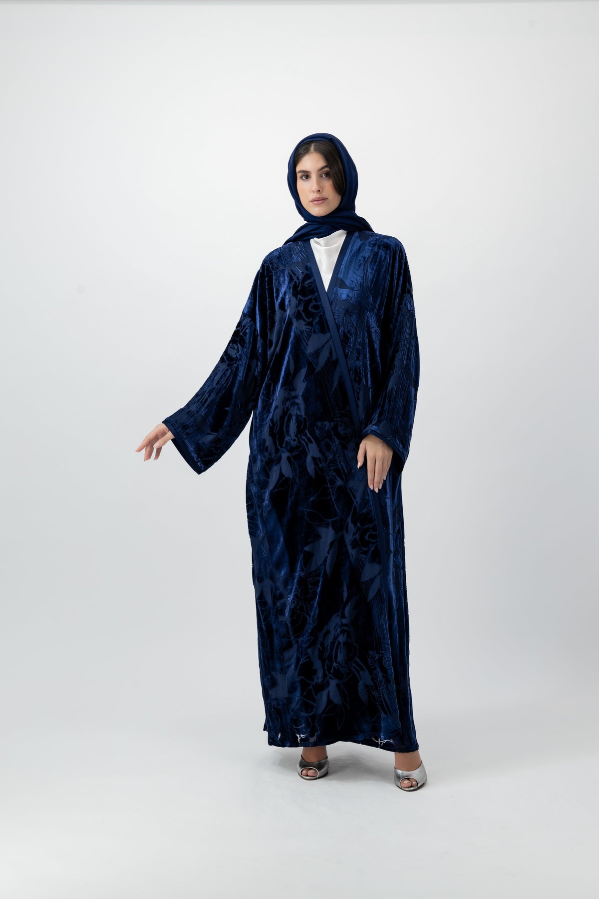 Bloom velvet bisht abaya in Navy by GREI